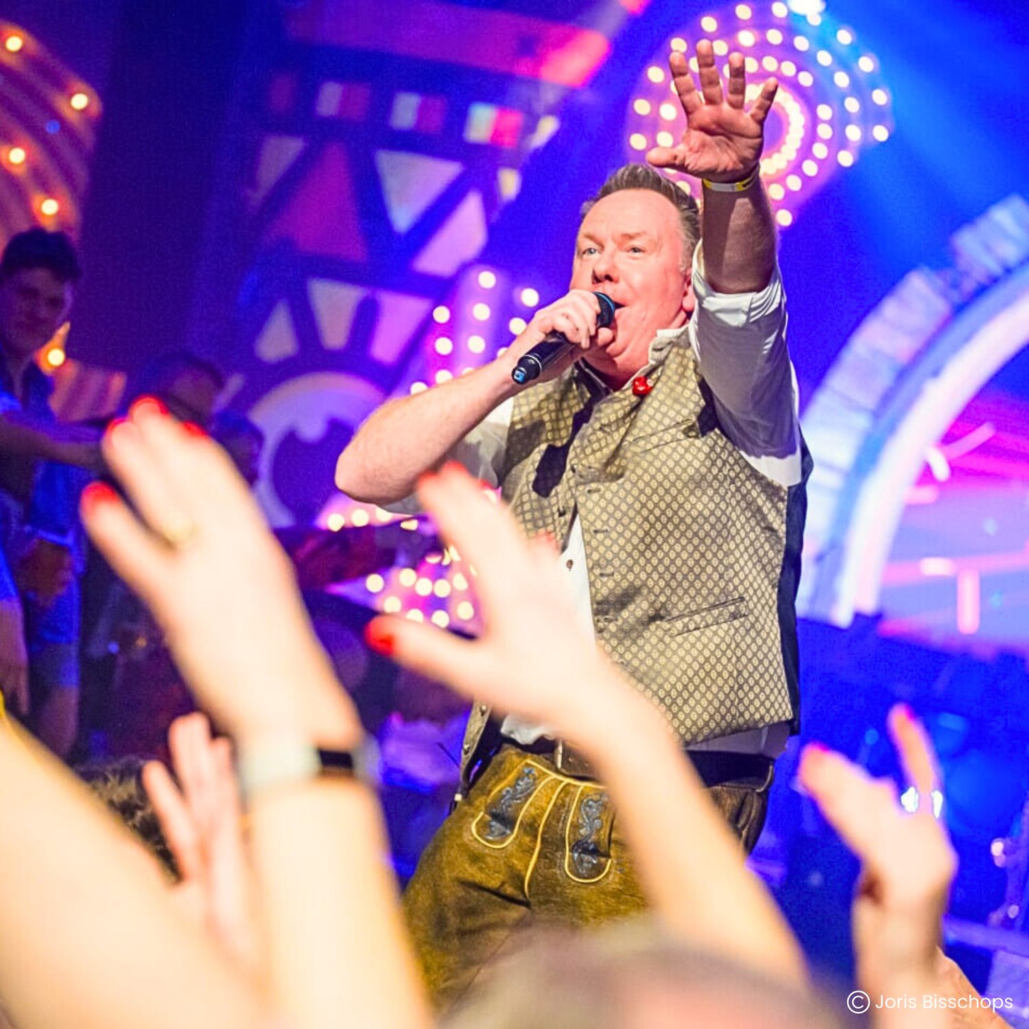 Ronald zingt live in het Limburgs